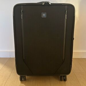 Victorinox Medium Suitcase - Black - Used but in very good condition